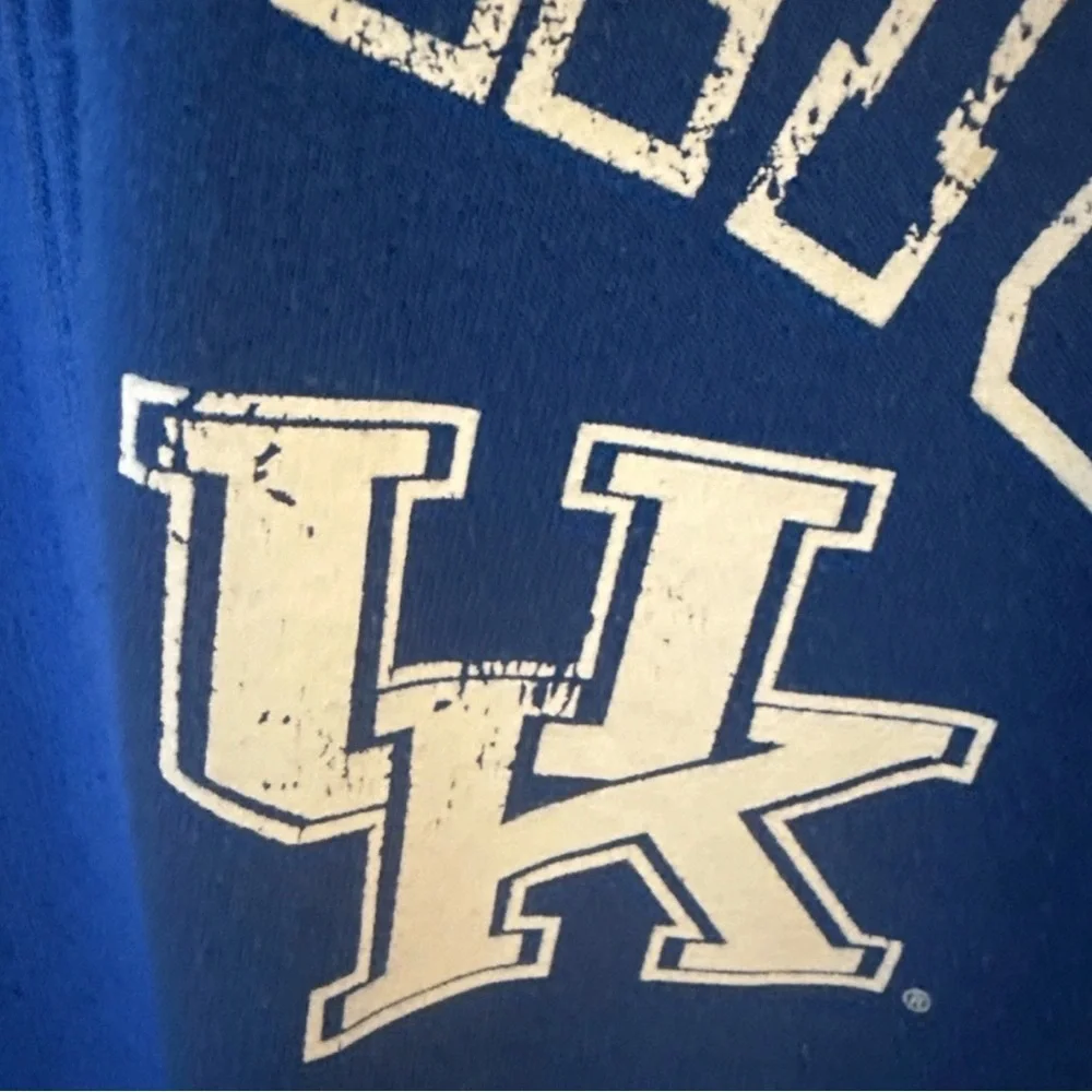 UK zip Up Hoodie Size L NCAA Distressed Logo. Excellent Condition